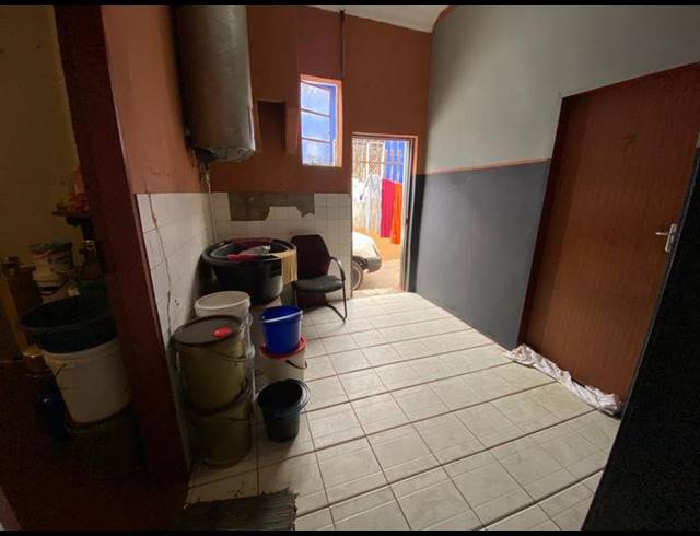 BUSINESS FOR SALE IN BEZUIDENHOUT VALLEY